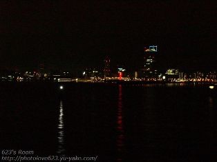 階段をあがった先には…（夜）